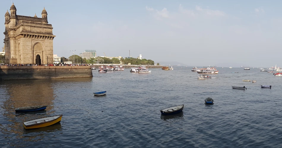 Top Sunset Spots Along Marine Drive, Mumbai